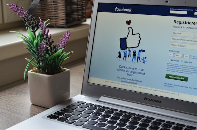 Facebook Ads adalah