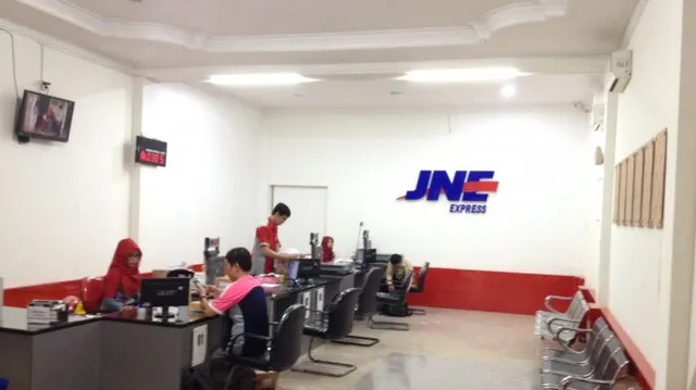 jam kerja JNE